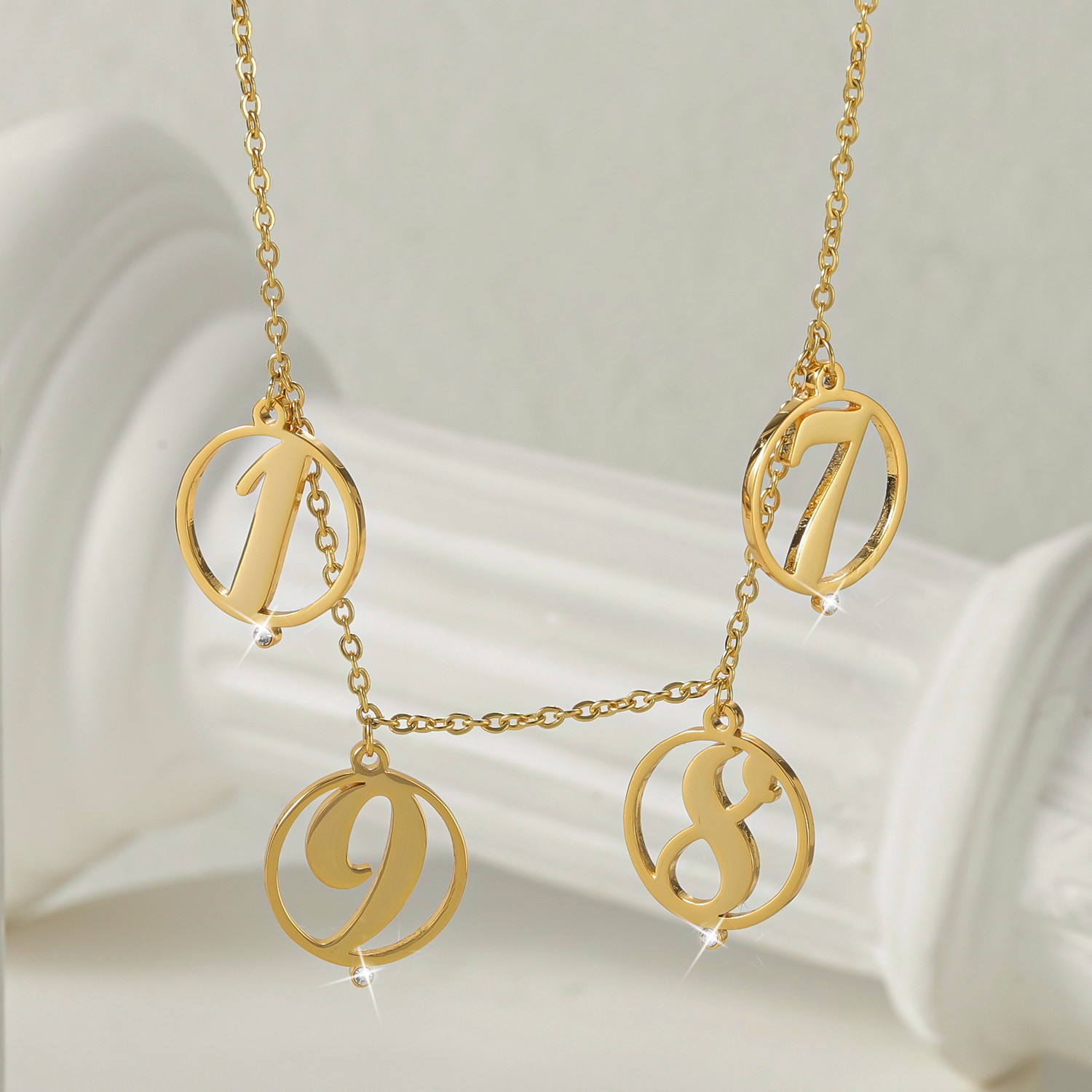 Initial Letter Necklace 18K Gold - 18K 골드 라운드 숫자 펜던트에 다이아몬드가