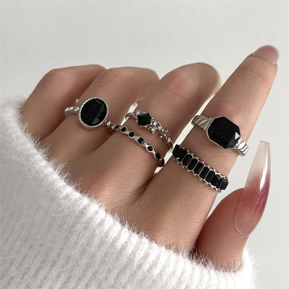 Vintage Punk Knuckle Rings Set - 여성을위한 레트로 블랙 크리스탈 스톤 링