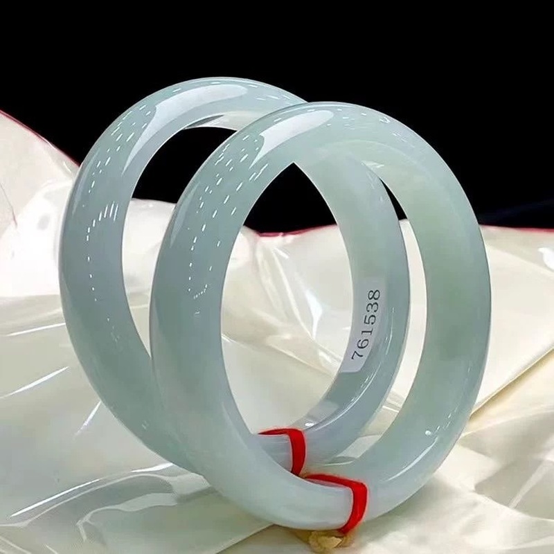 옛날 광산에서 채취한 빈티지 버마산 팔찌, 연녹색 비취 - Bracelets 리뷰 및 가격
